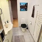 Easy Sleep In - Private Access - 24h Self Check In-out *