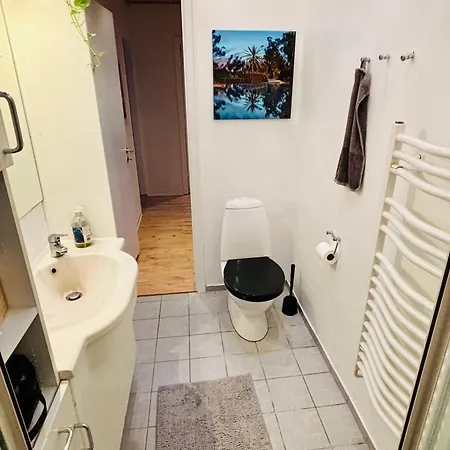 Easy Sleep In - Private Access - 24h Self Check In-out *